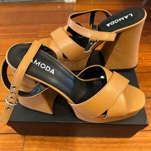 Moda Tan platform sandals with flared heel (new)